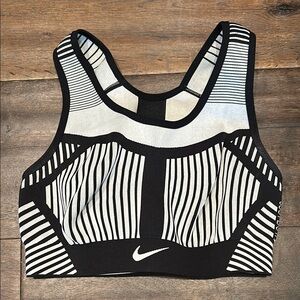 Nike Women’s FE/NOM FlyKnit Sports Bra